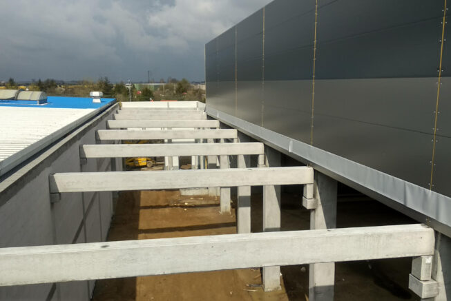 Amwin-łączy-nową-halę-z-istniejącą-Jorinco-Września-2022