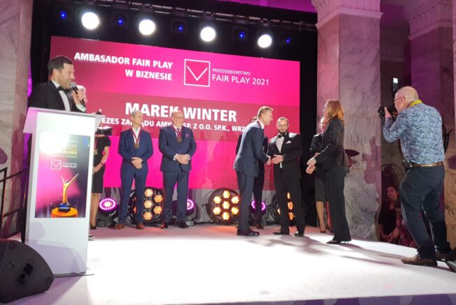 Marek-Winter-odbiera-nagrodę-ambasador-marki-FP