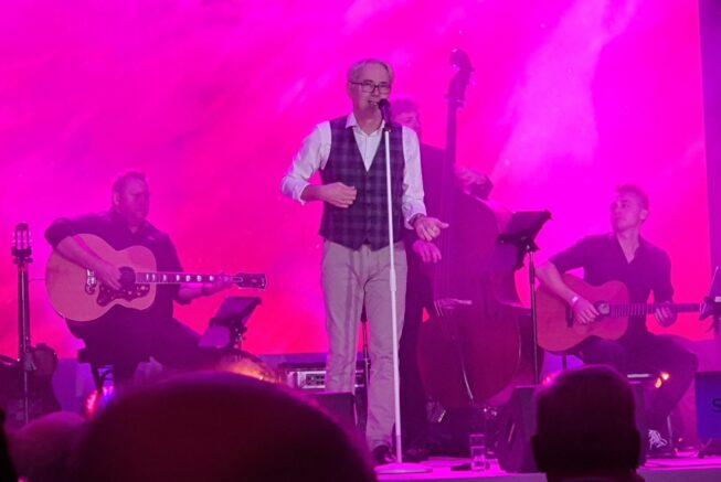 Robert-Janowski-zaśpiewał-na-gali-w pałacu-kultury-i-nauki-w-warszawie