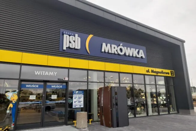 PSB-mrówka-otwarcie-zakończona-budowa-marketu-w-Jarocinie-amwin-2022