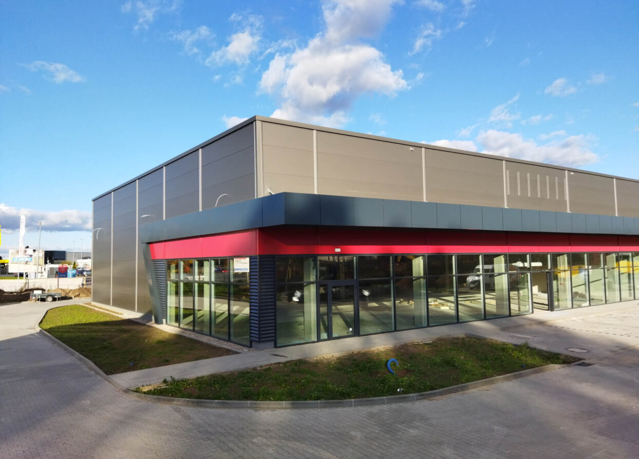 centrum-handlowe-szklana-elewacja-Amwin-2023 1920x1440px