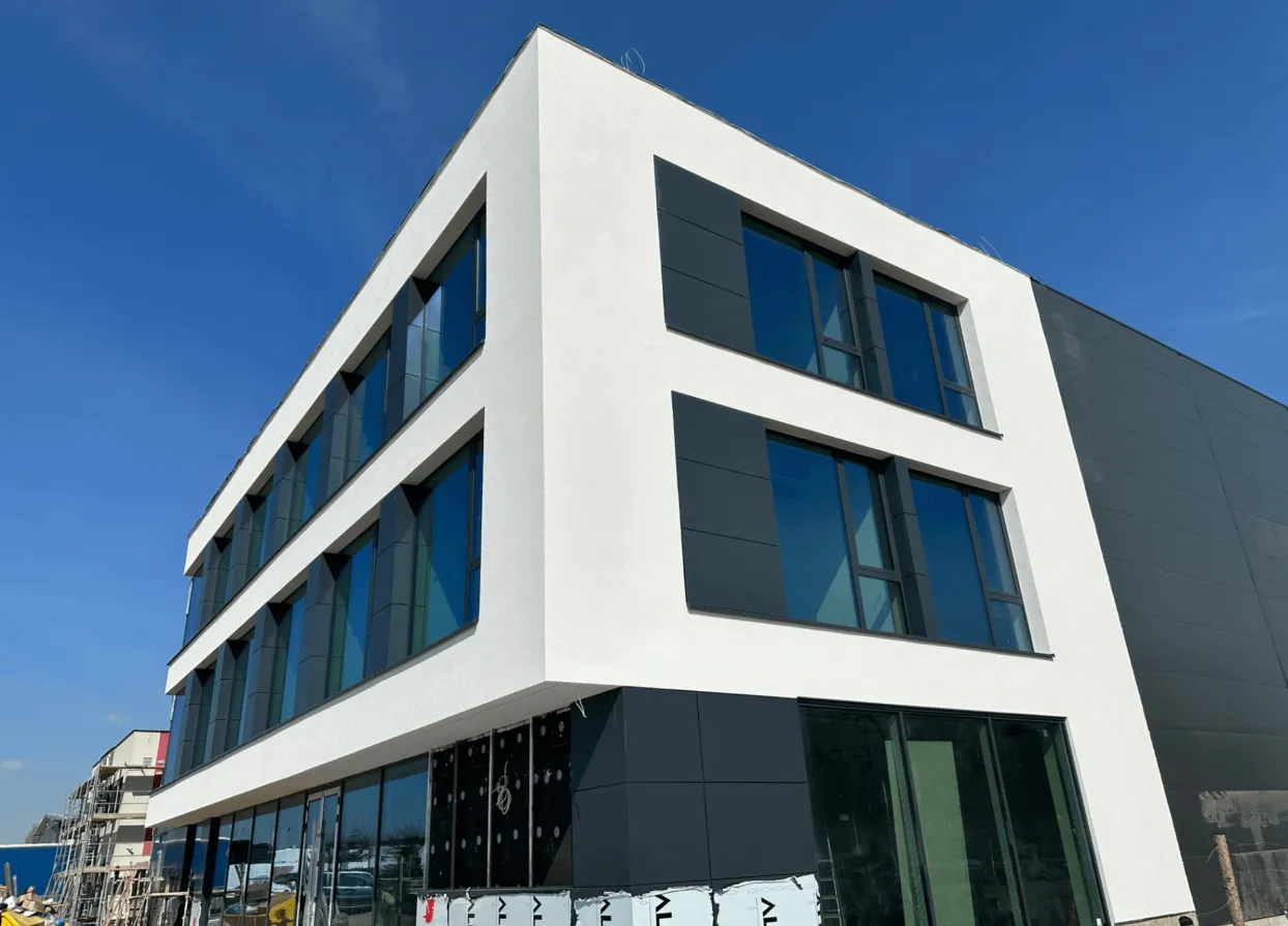 Budowa-biurowca-w-Pianowie