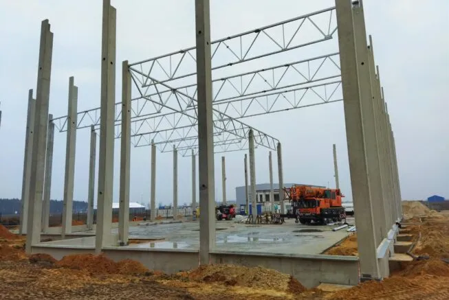 słupy-żelbetowe-konsrukcja-główna-hala-magazynowa