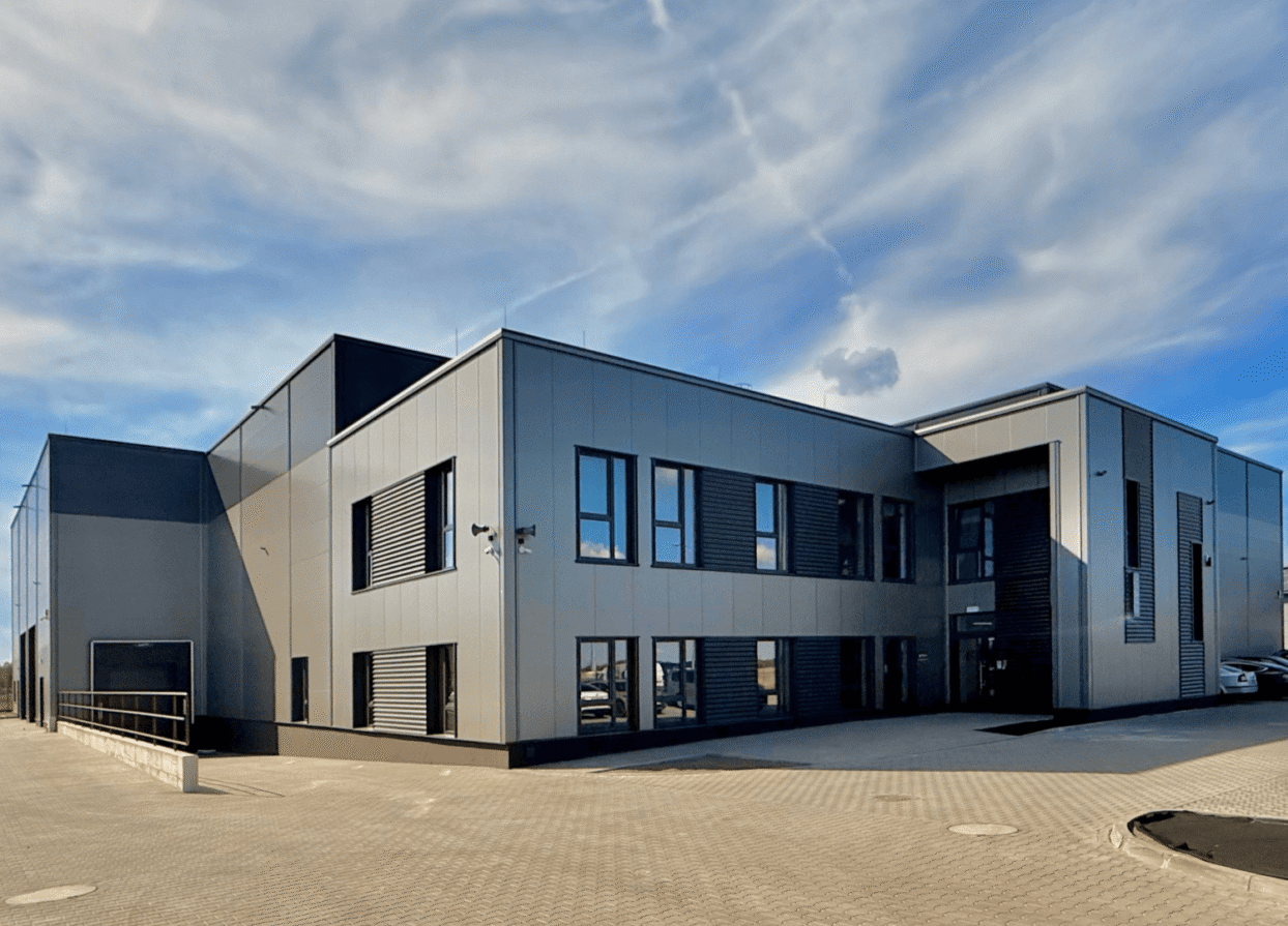 hala magazynowa z czescia biurowa