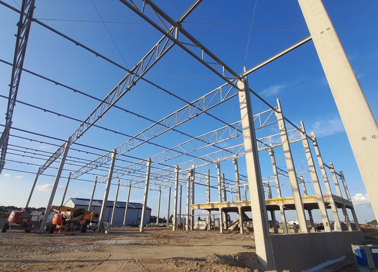 montaz-konstrukcji-hali