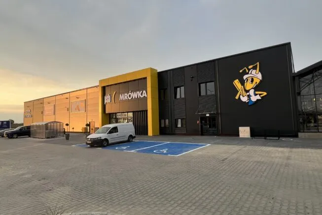 obiekt handlowy PSB Mrówka w Strzegomiu