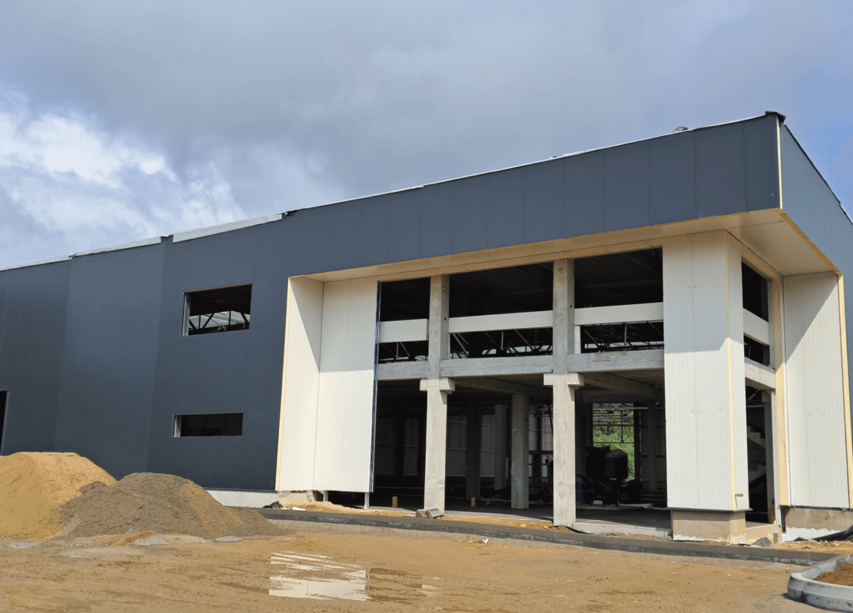 hala-magazynowa-plyta-warstwowa-Dalanowek-Amwin