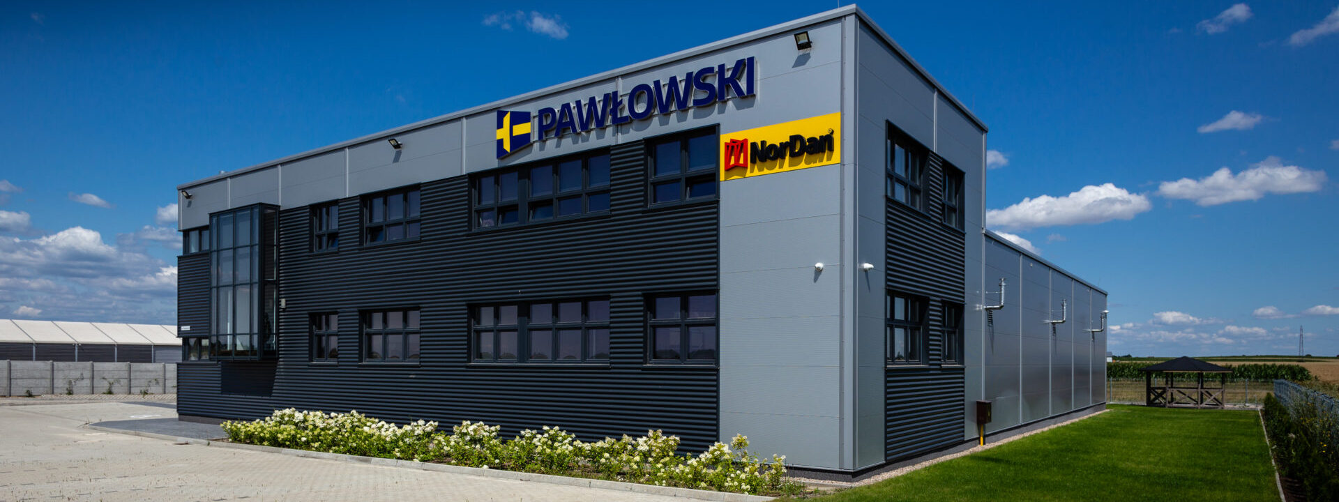 Realizacja 2017 - hala magazynowo-usługowa Pawłowski w Pobiedziskach w województwie wielkopolskim - hala z zewnątrz