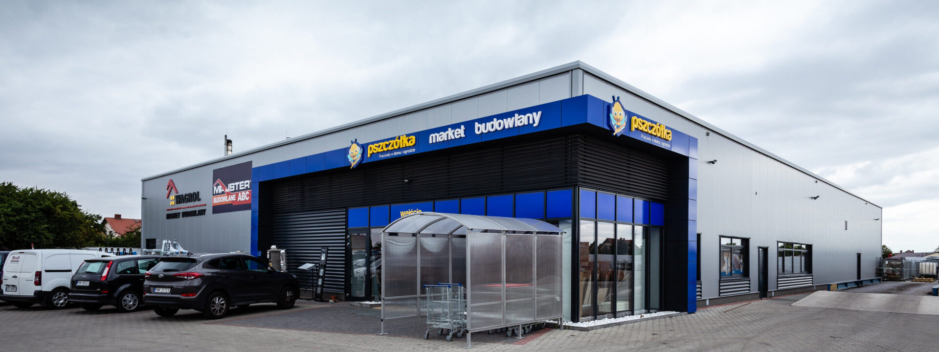 Realizacja 2015 - obiekt handlowy Wagrol w Bierzglinku w województwie wielkopolskim - budynek z zewnątrz
