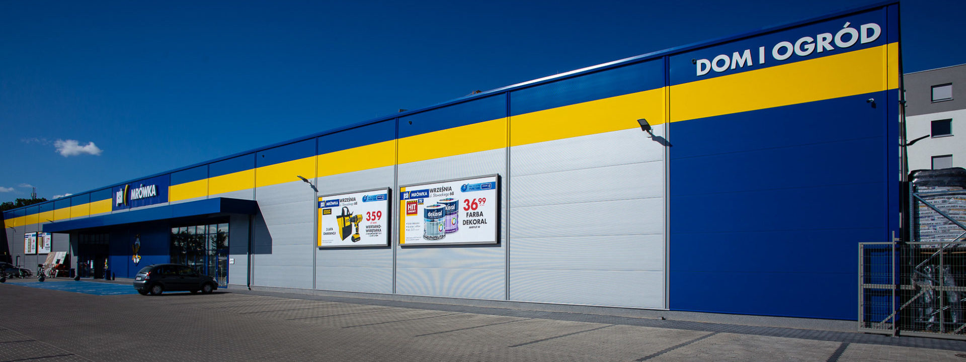 Realizacja 2018 - obiekt handlowy PSB Mrówka Konstruktor we Wrześni w województwie wielkopolskim - widok hali z zewnątrz