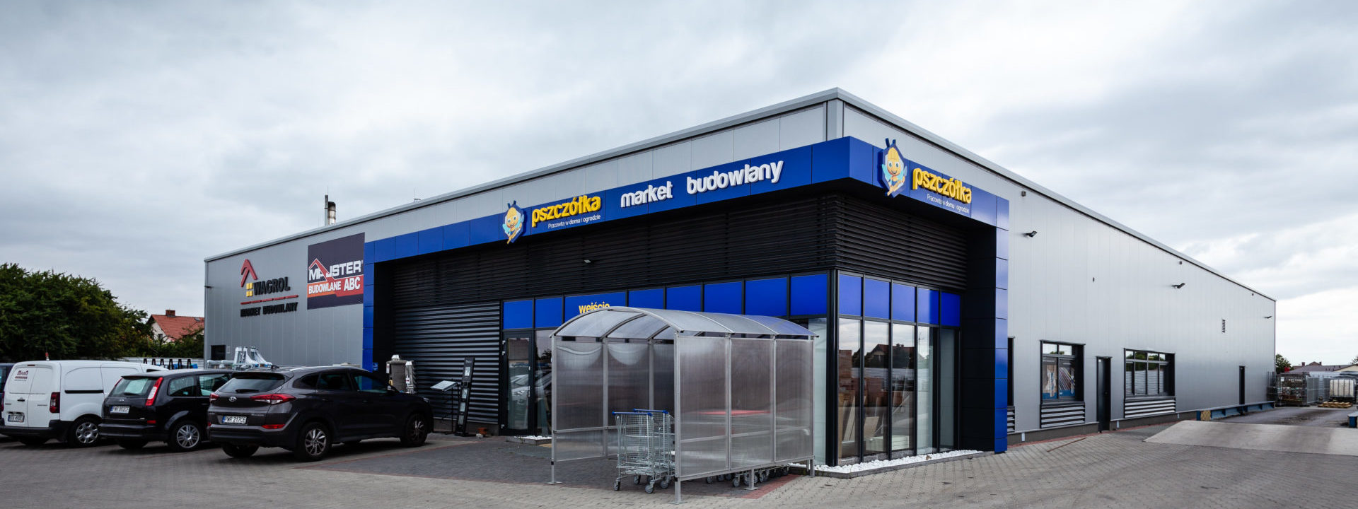 Realizacja 2015 - obiekt handlowy Wagrol w Bierzglinku w województwie wielkopolskim - budynek z zewnątrz
