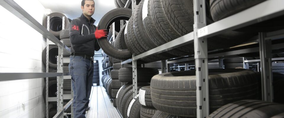 oświetlenie magazynu