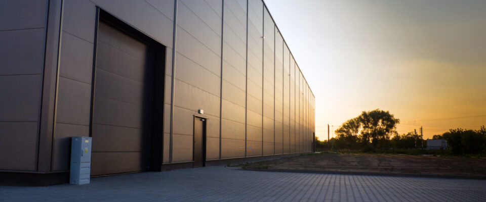 front hali magazynowej naprzeciw Orlenu na Wrocławskiej